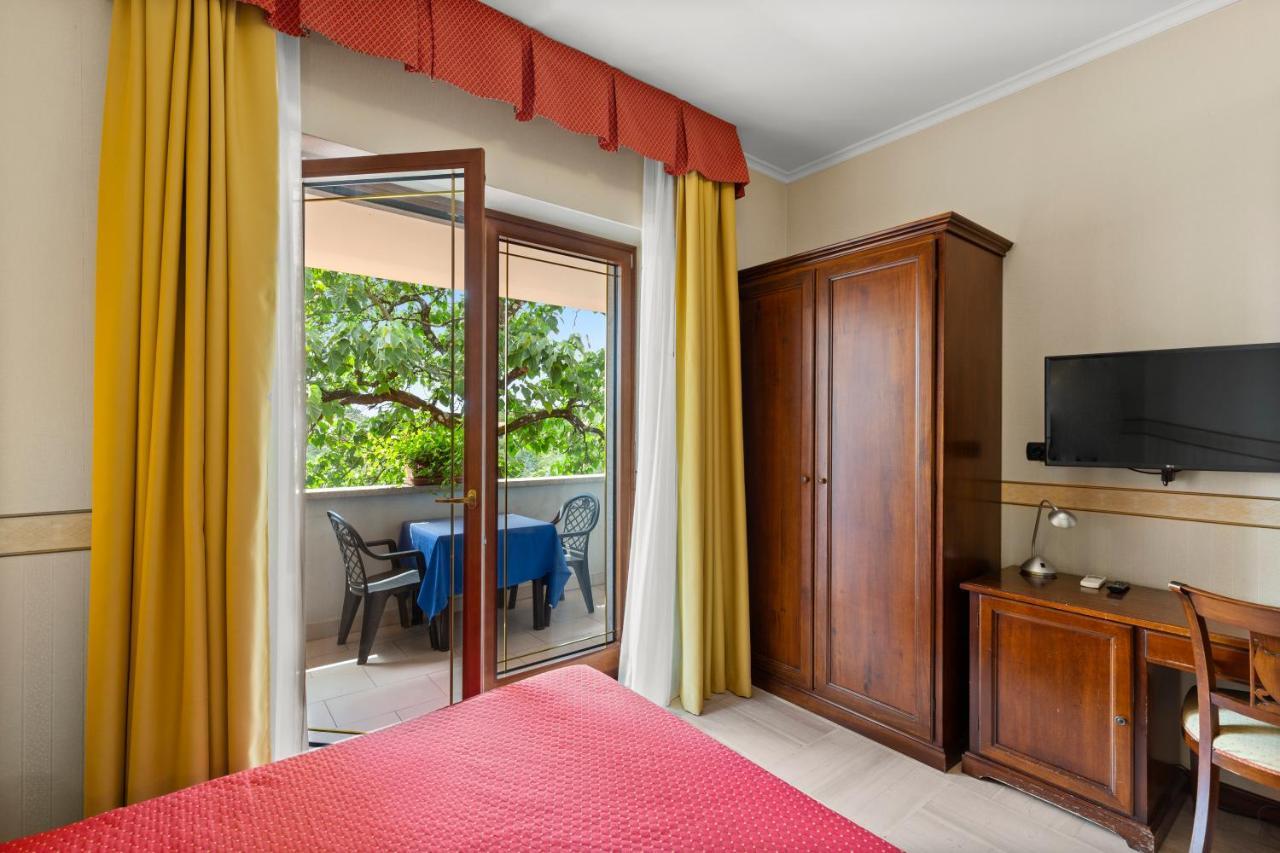 Hotel Ai Sette Nani Sistiana Bagian luar foto