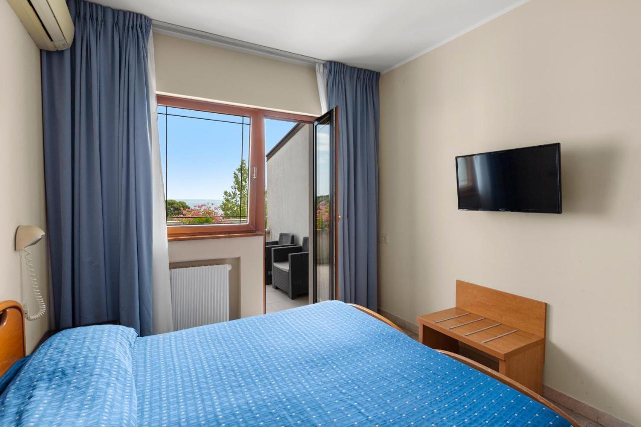 Hotel Ai Sette Nani Sistiana Bagian luar foto