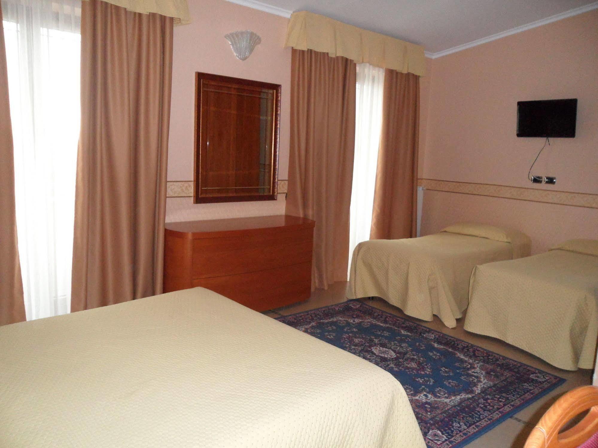 Hotel Ai Sette Nani Sistiana Bagian luar foto