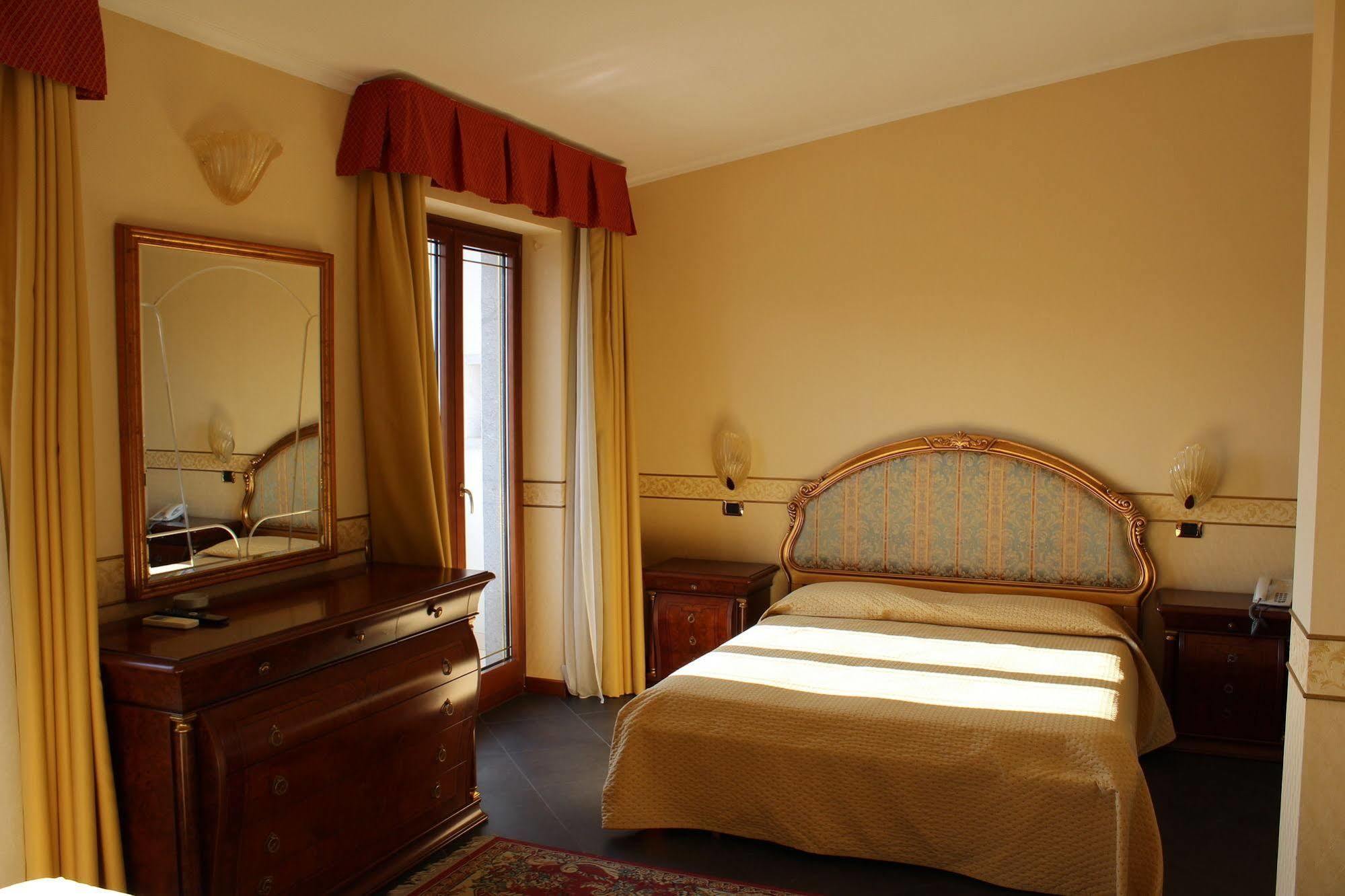 Hotel Ai Sette Nani Sistiana Bagian luar foto